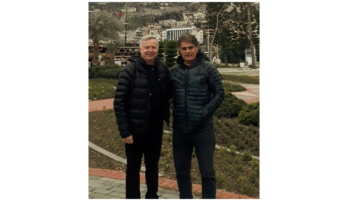 Eski dostu ile buluştu