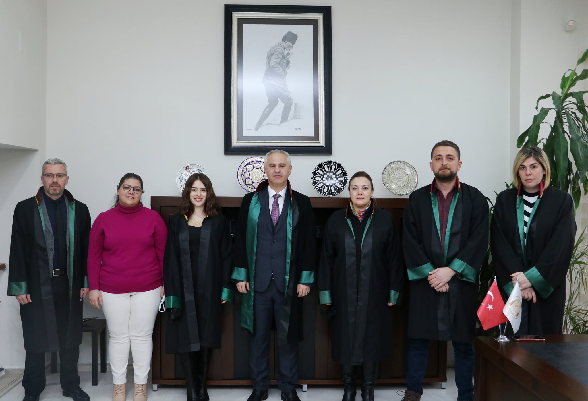 Avukatlık cübbelerini giydiler