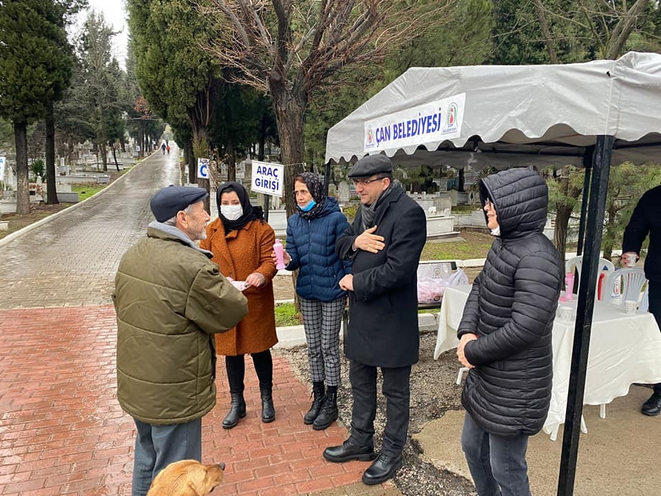 Regaip Kandili’nde mezarlığı ziyaret ettiler