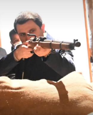 Siper alanına geçti