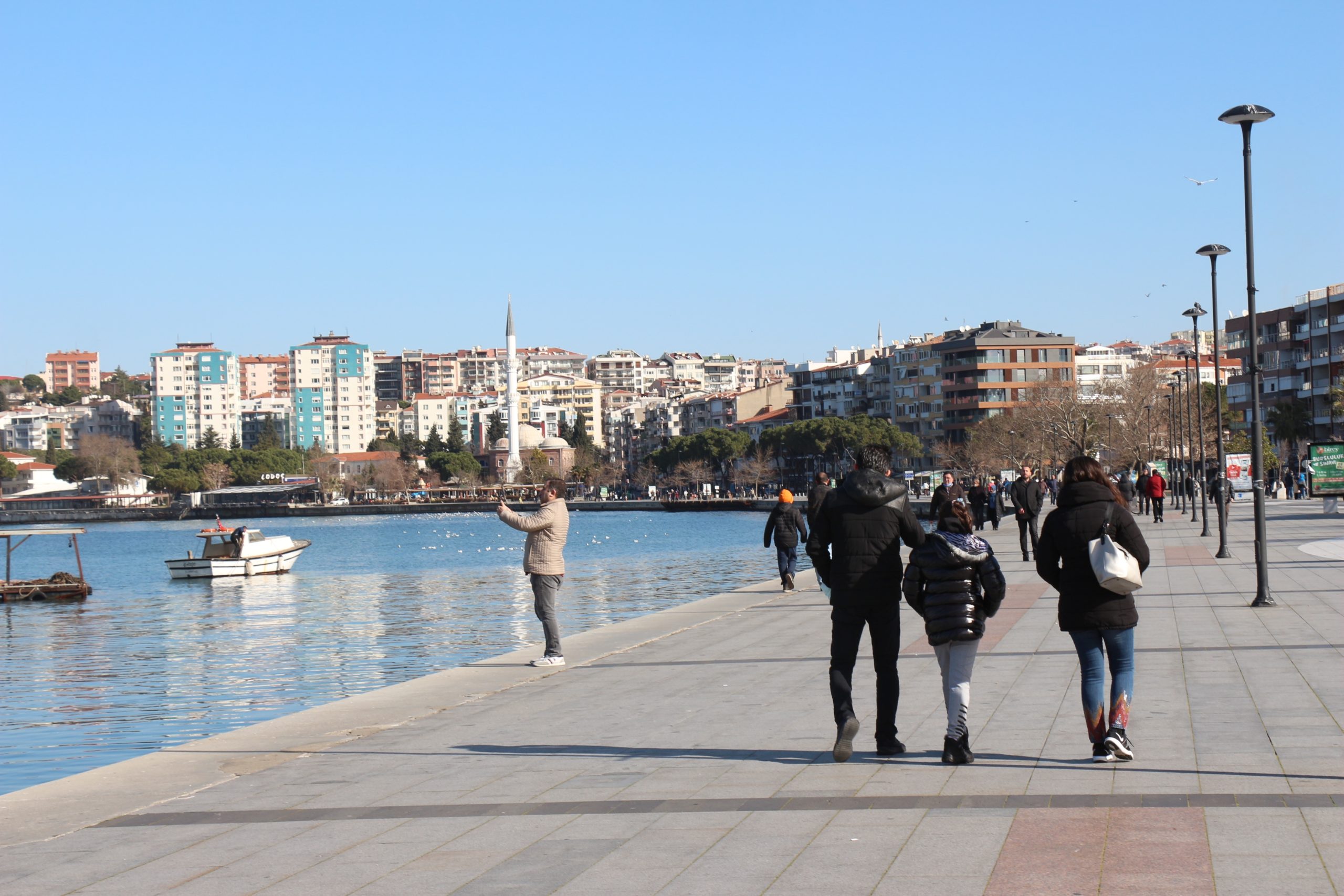 Kışın gölgesinde bahar