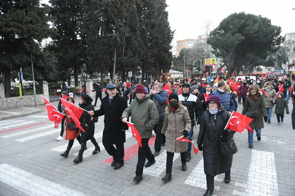 Çanakkale al bayrağa büründü