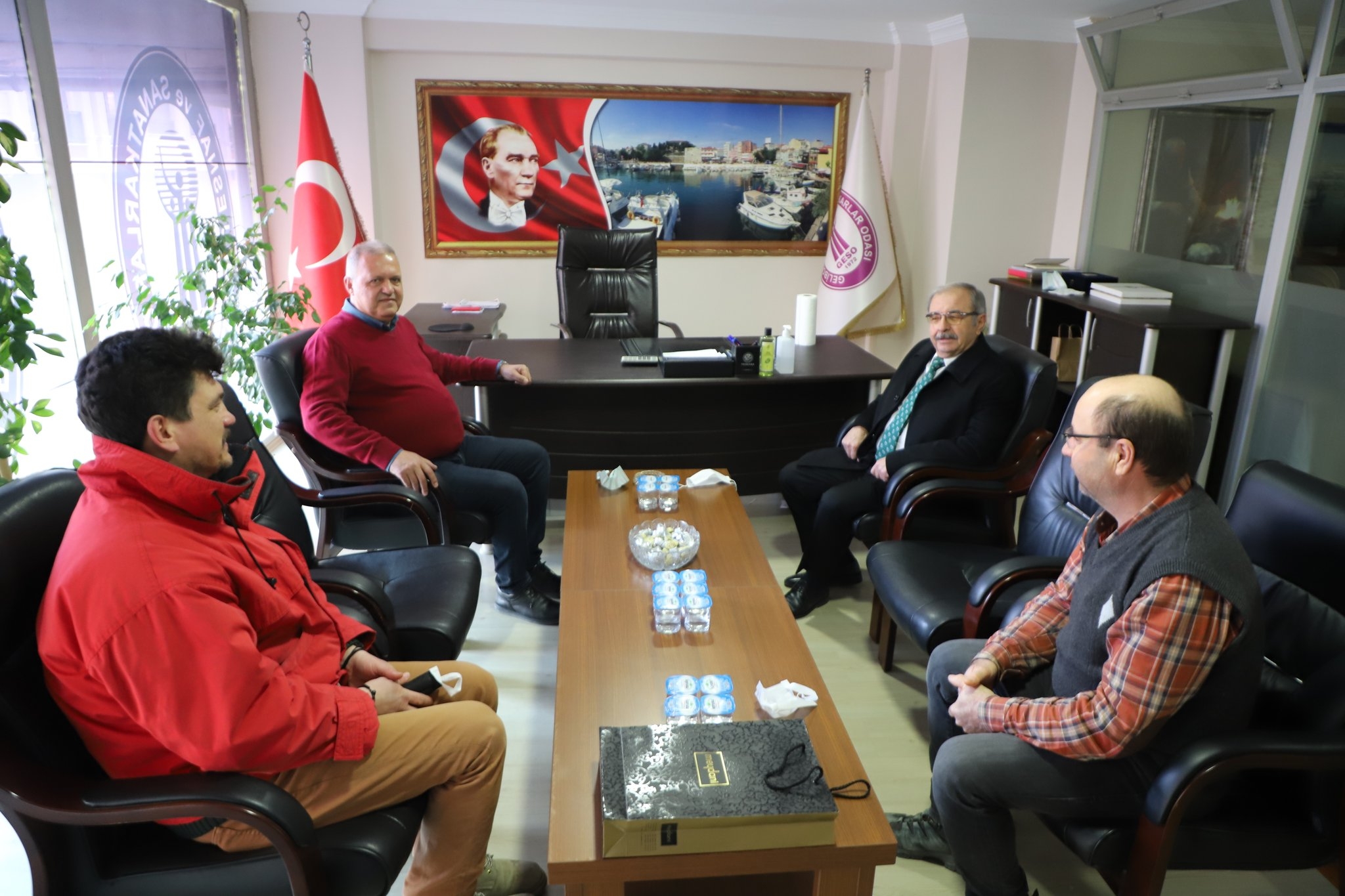 Güven yenileyen başkana başarılar diledi
