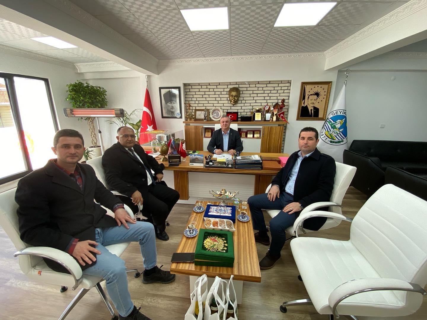 Misafirlerini ağırladı