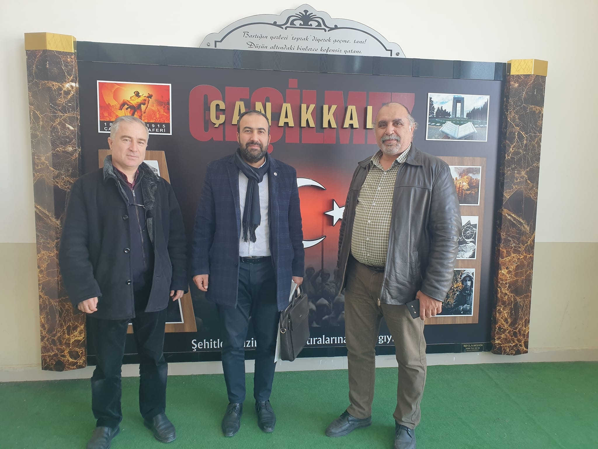 Ayvacık’taki yöneticiler ve öğretmenlerle görüştü