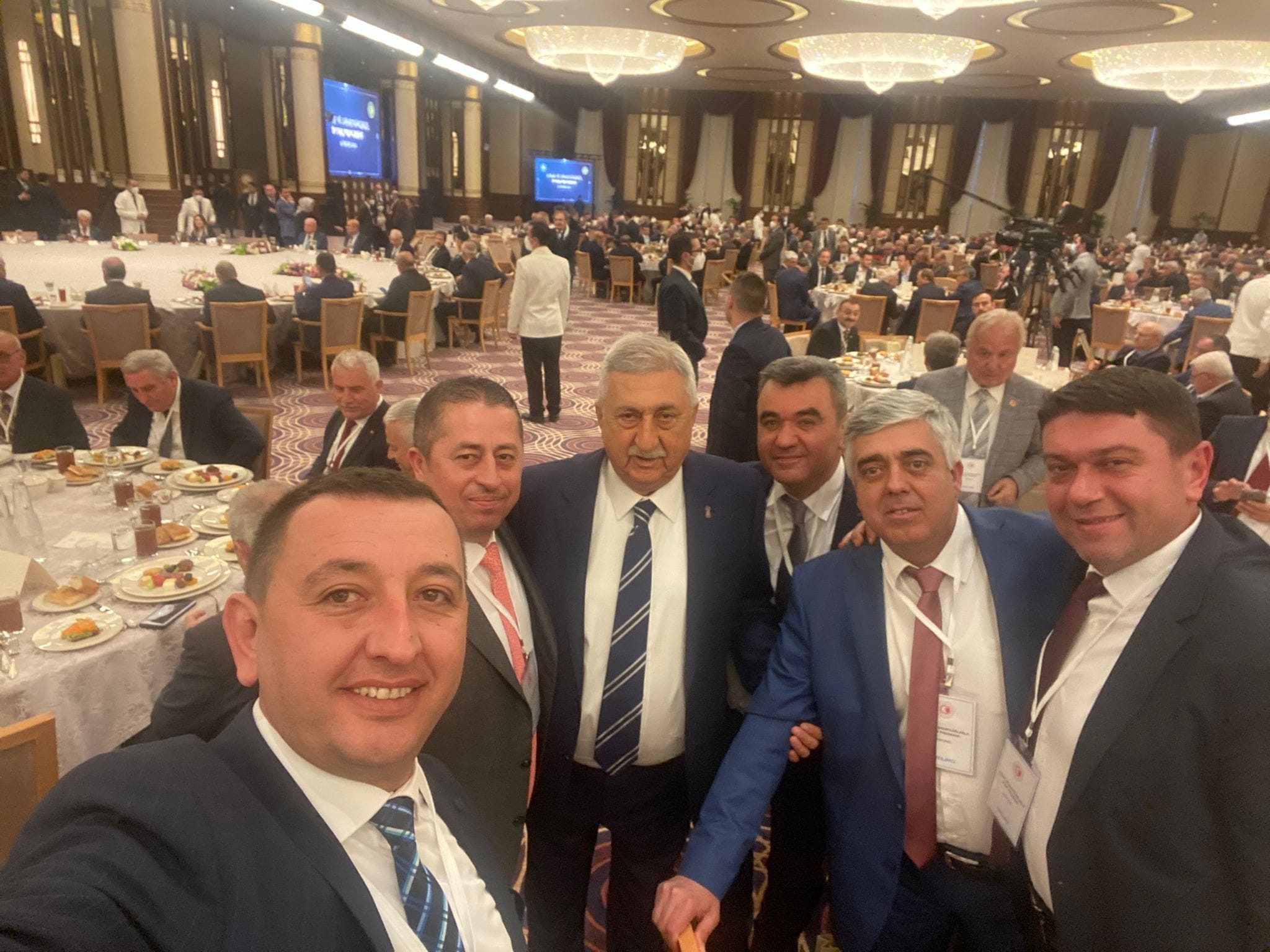 Külliyede iftara katıldı