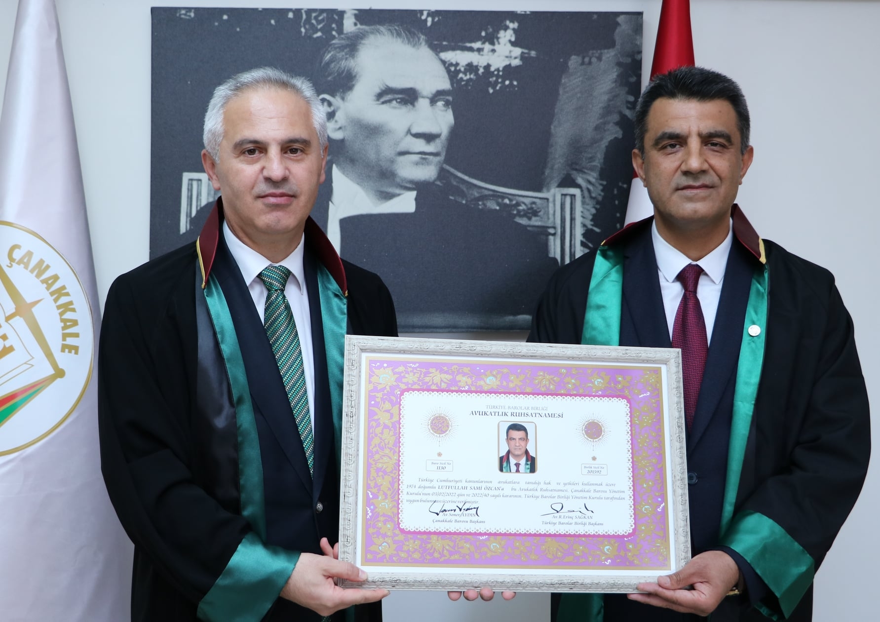 Cüppeyi giydi