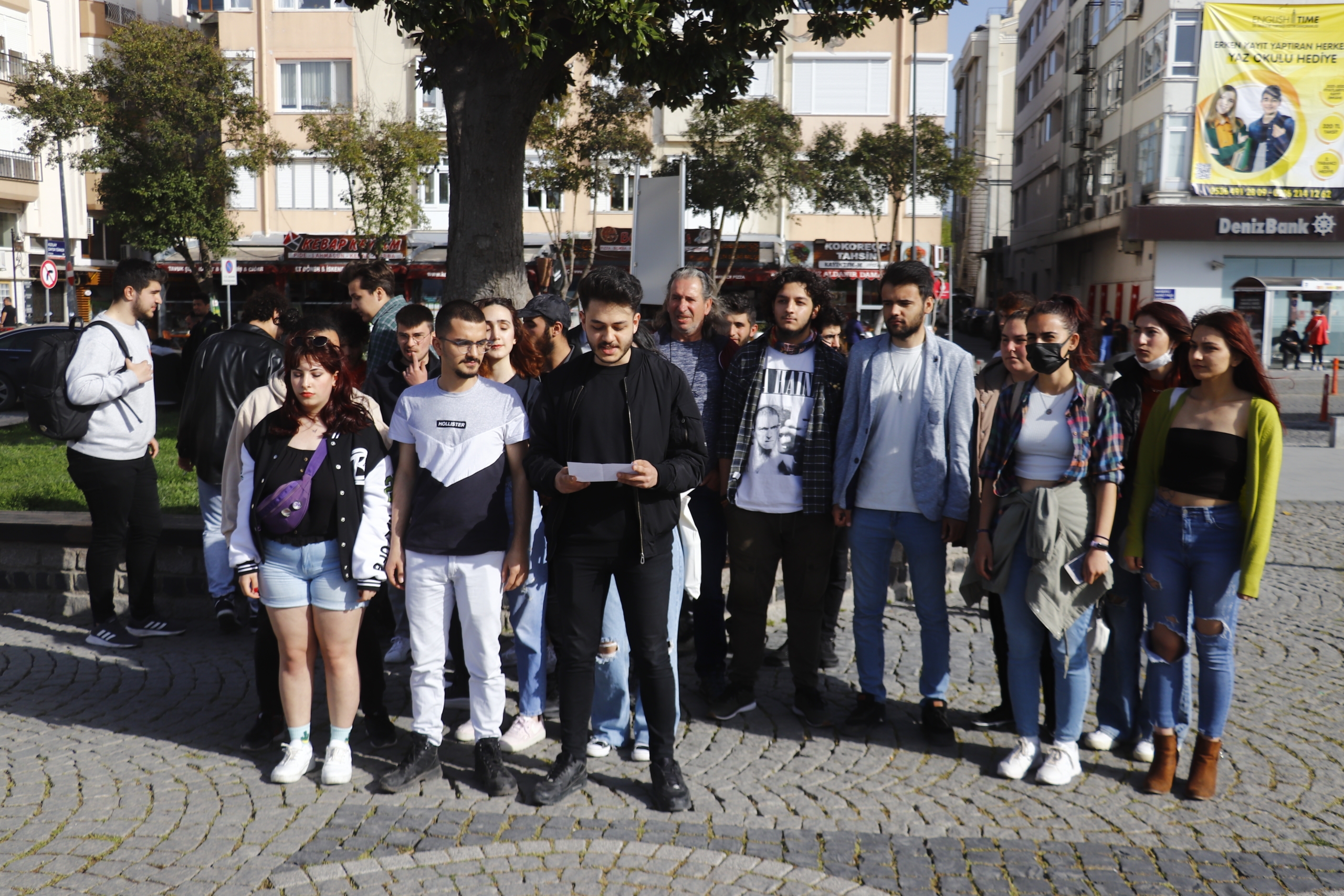 “Cebimizdeki paraya değil, okuyacağımız kitabı düşünmek istiyoruz!”