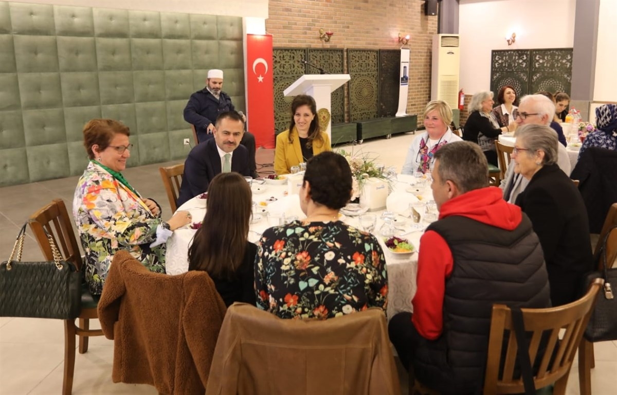 Koruyucu aileler ve çocukları ile iftar