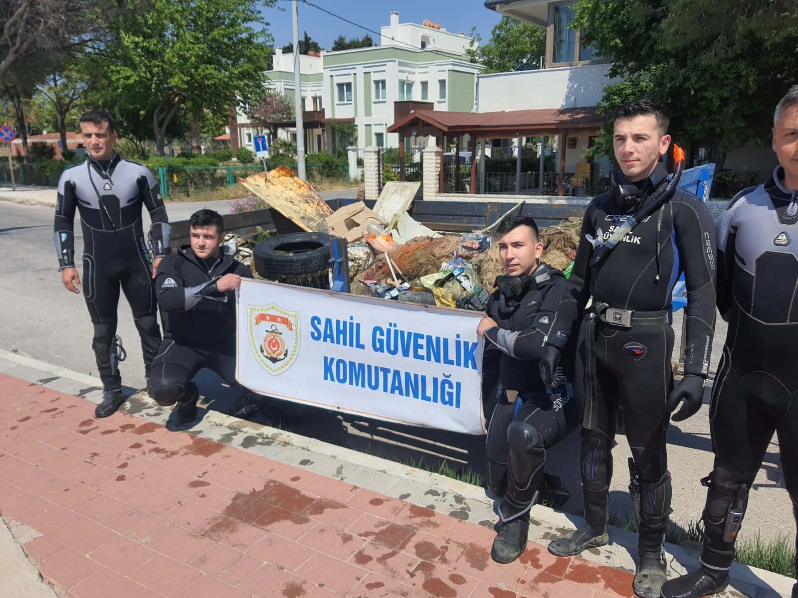 Sahil Güvenlikten deniz ve kıyı temizliği