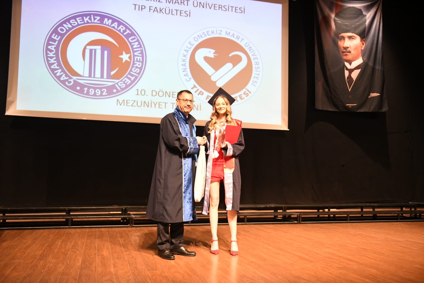 Tıp fakültesi öğrencileri mezun oldu