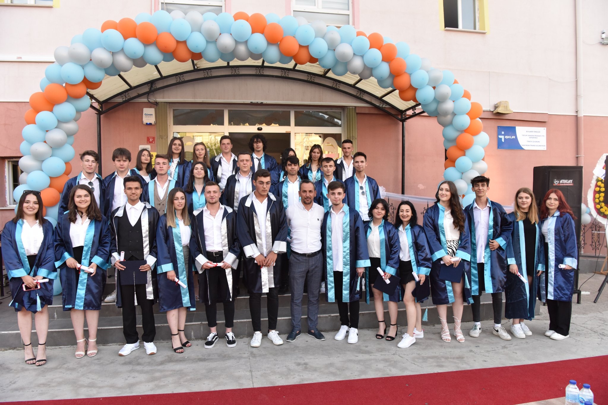 Gençlerin heyecanına ortak oldu