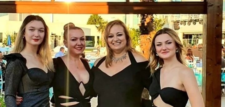 Şıklığı ile göz doldurdu