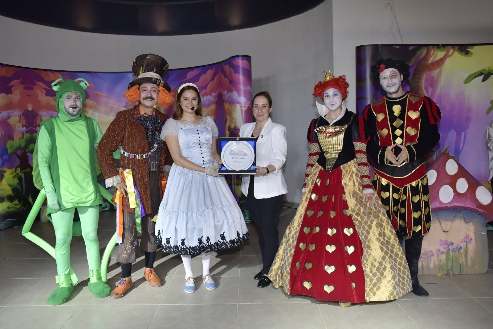 ‘Alice Harikalar Diyarında’ müzikaline yoğun ilgi