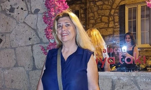 Alaçatı sokaklarını gezdi