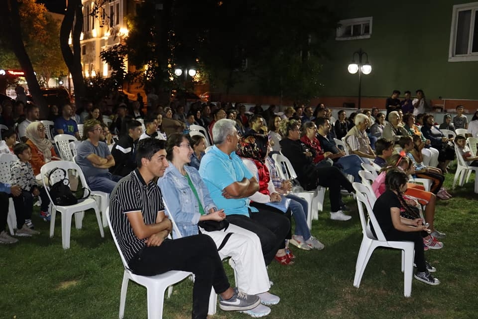‘Stand Up Falan’ kırdı geçirdi