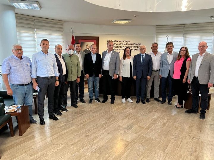 Burhaniye Belediye Başkanını ziyaret ettiler