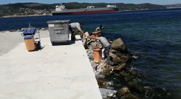 Biriken çöpler temizlendi (Video)