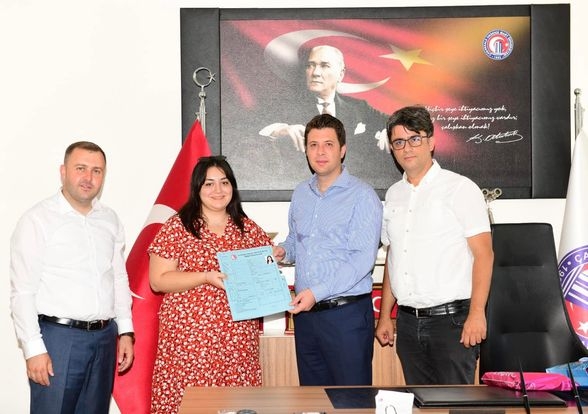Kaydını ilk yaptıran öğrencinin yanında