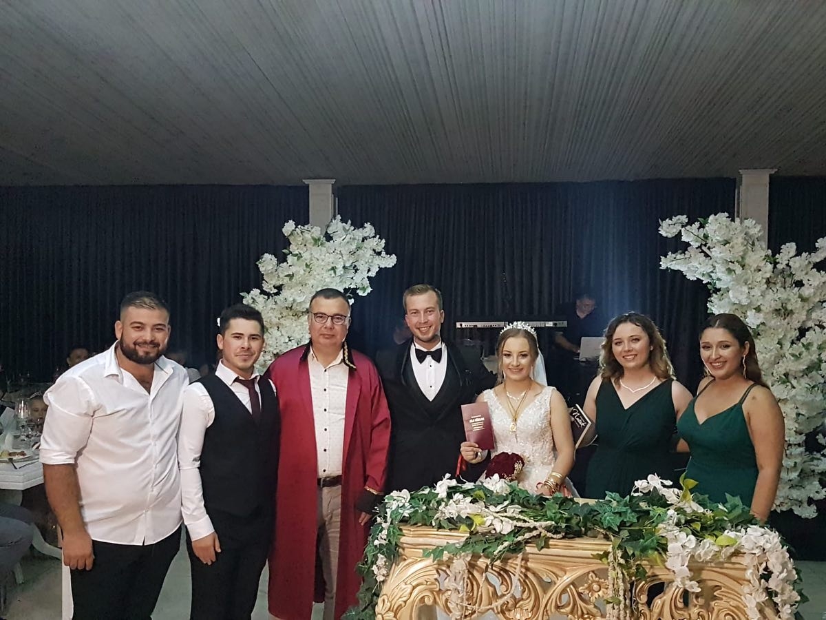 Nikahtan nikaha koştu