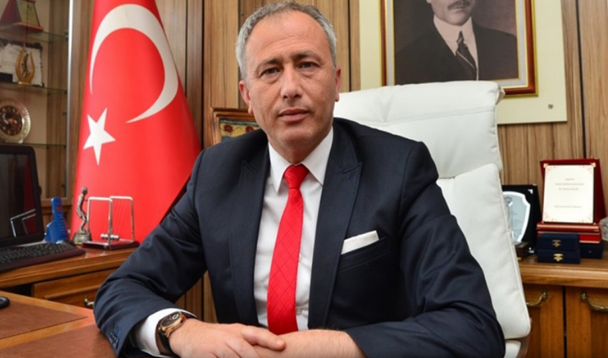 Hem davet etti, hem de telefonu kapatıp kaçtı..