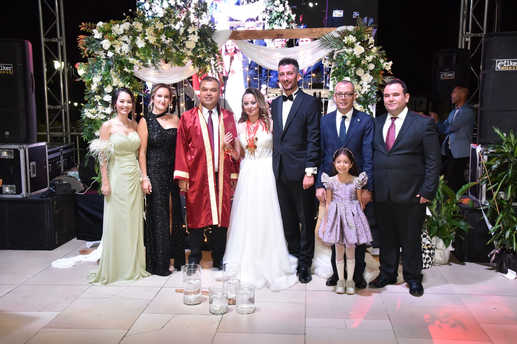 Çifti yalnız bırakmadı
