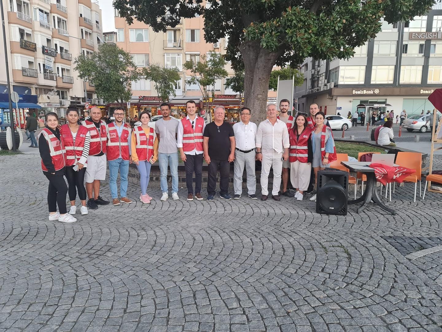 Gençler çalışıyor