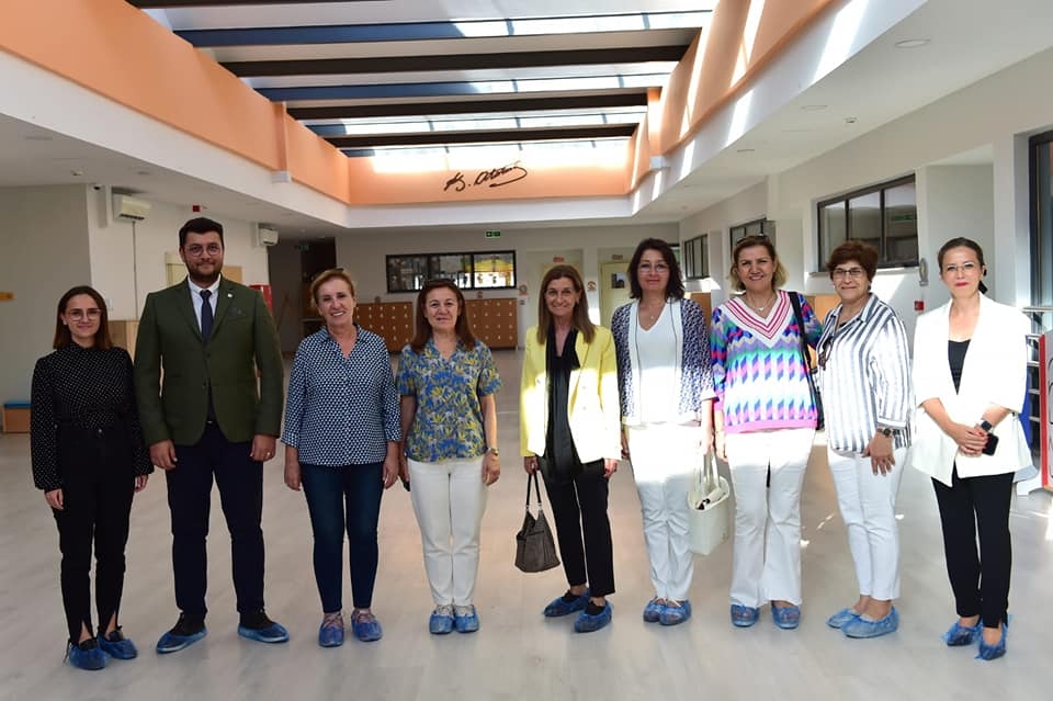 Başkan eşleri kreş ve merkezleri gezdi