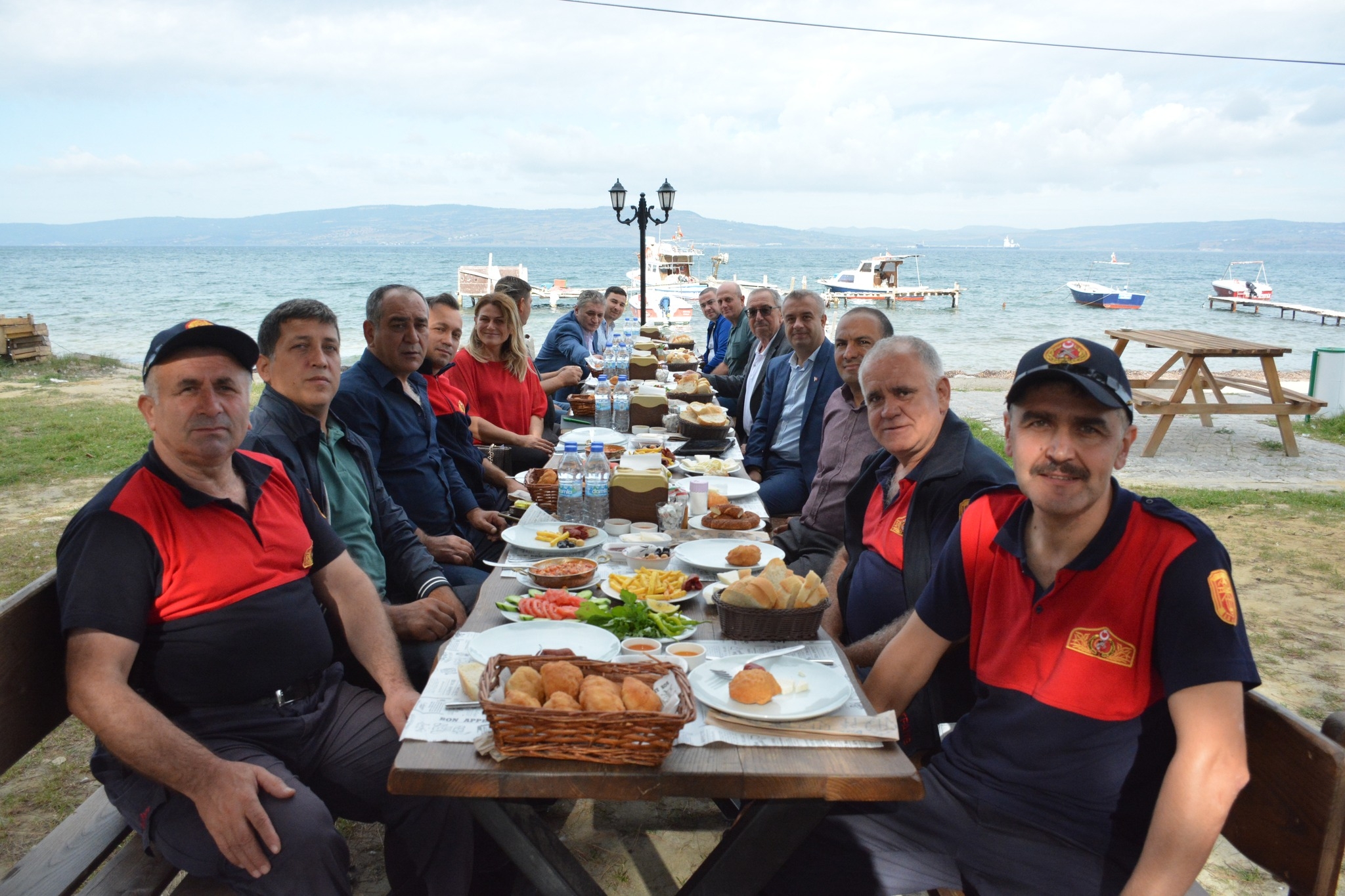 Lapseki'de itfaiyeciler kahvaltıda buluştu