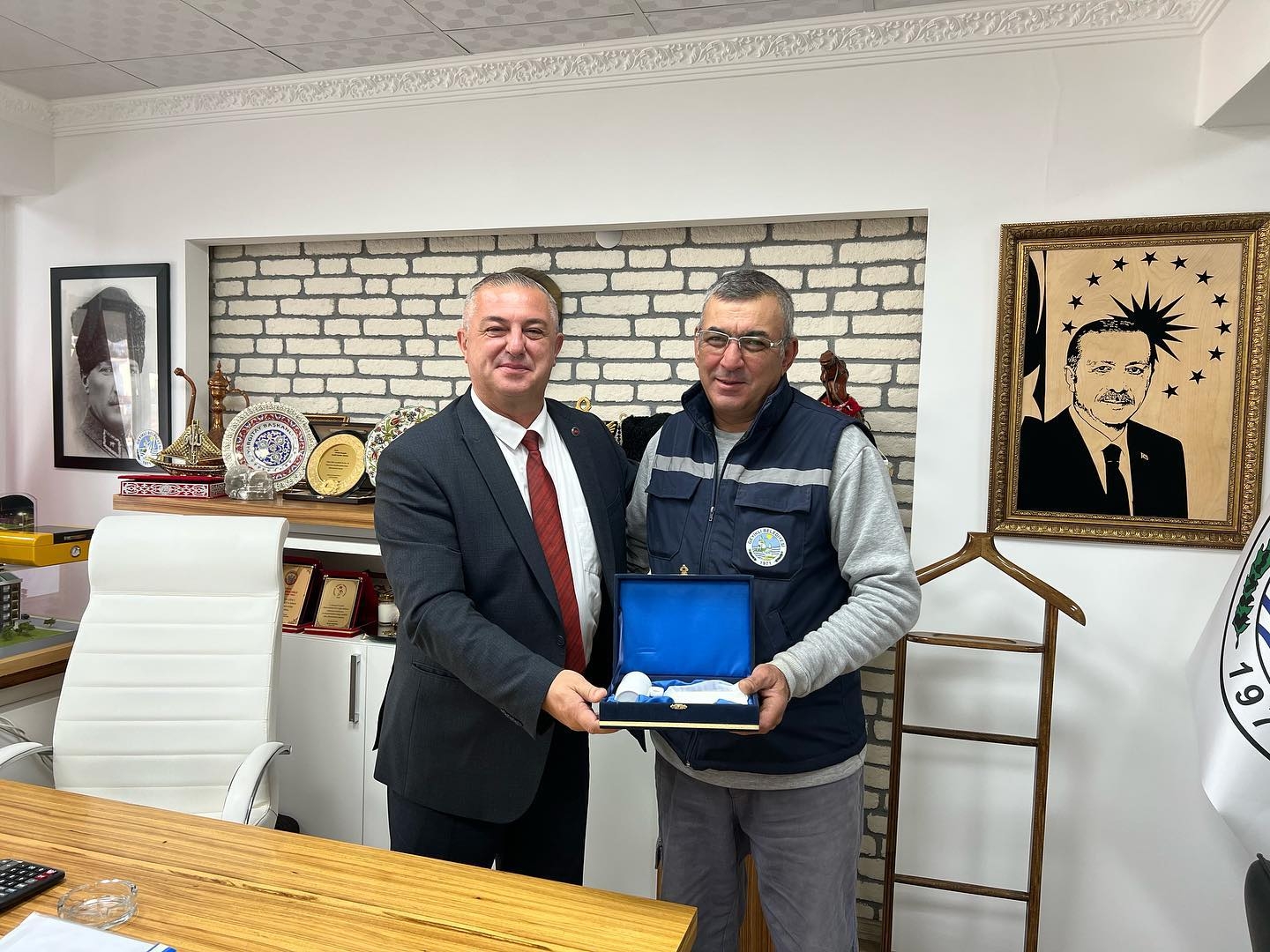 Emekli oldu