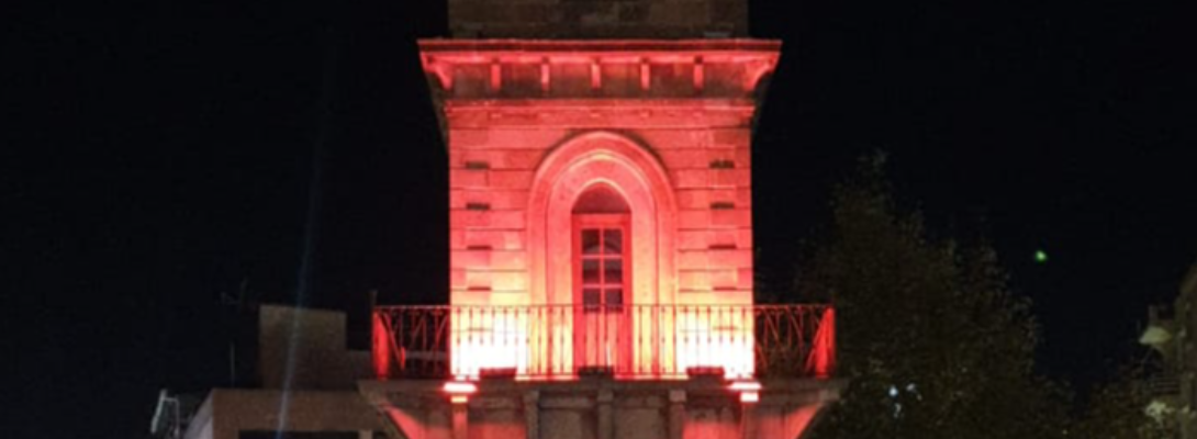 Saat Kulesi ve Troia Atı pembe ışıkla aydınlatıldı