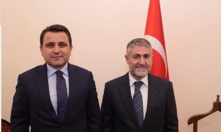 Bakan Nebati ile fotoğrafını paylaştı