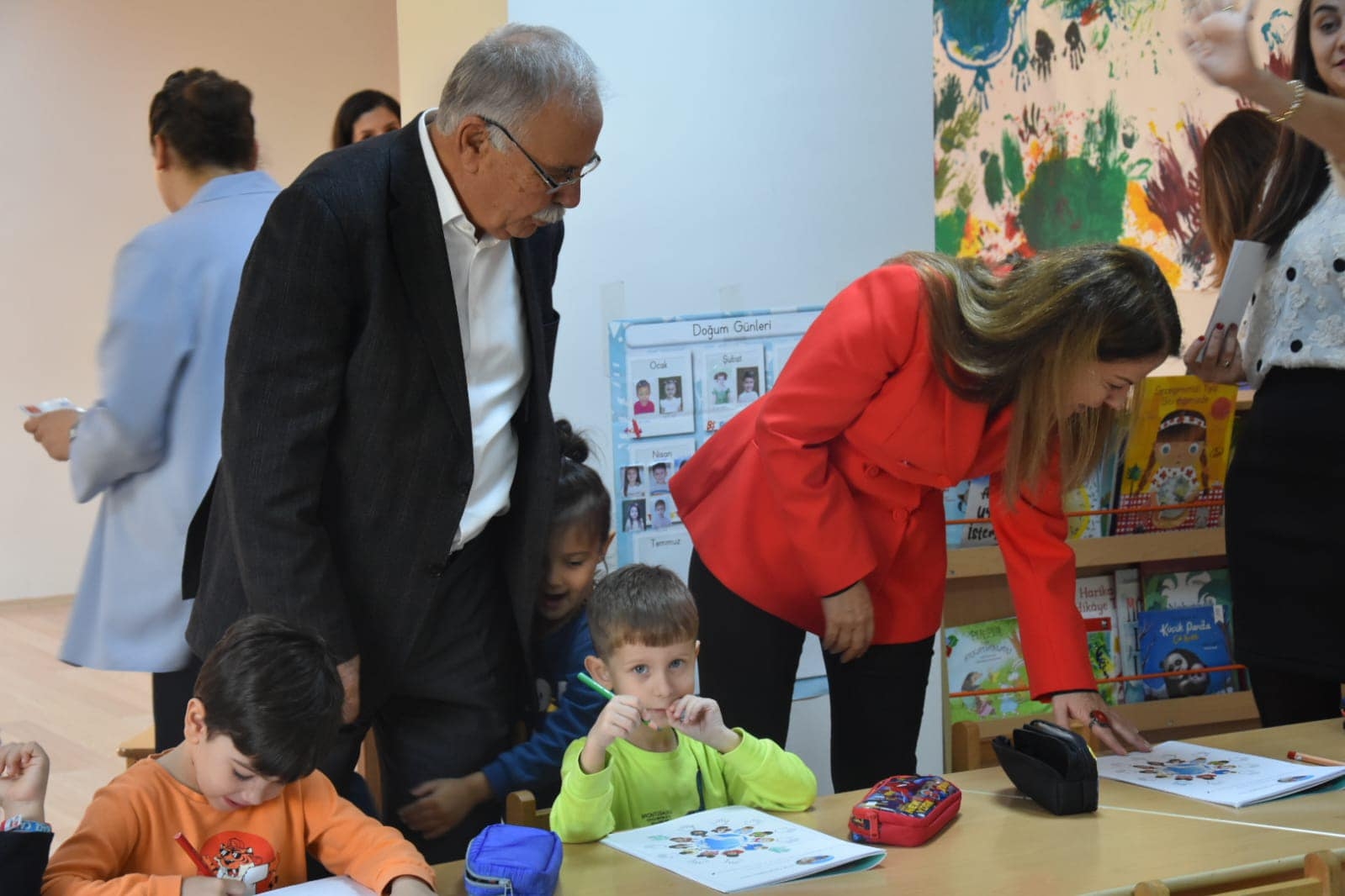 Öğretmenlerinin gününü kutladılar