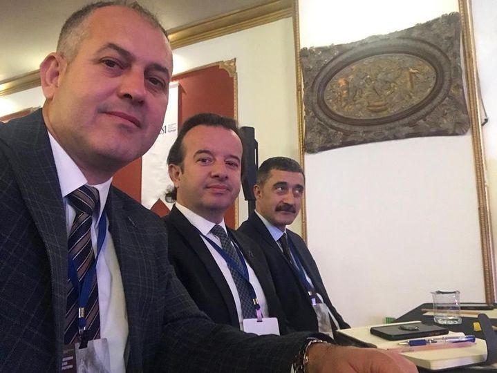Çalıştayda dostları ile