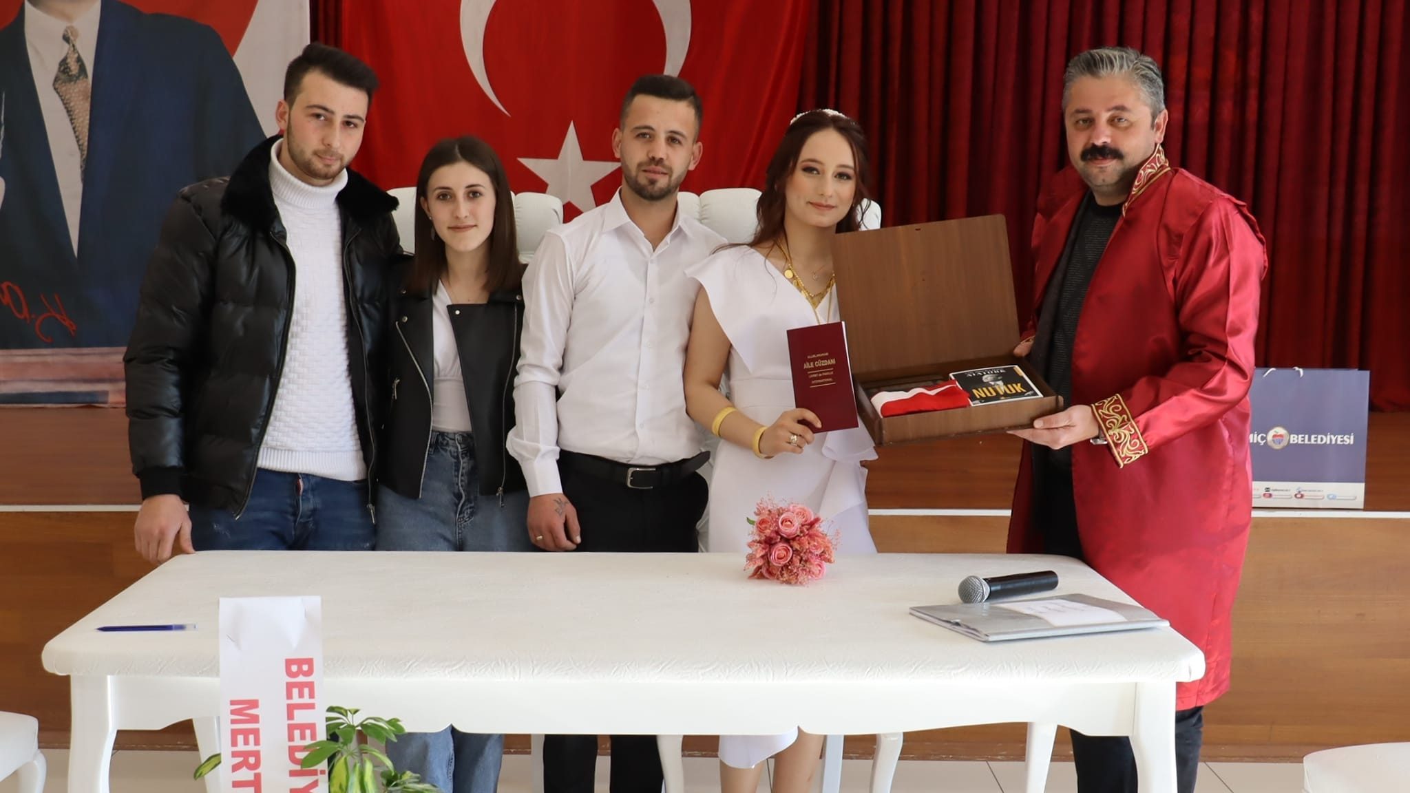 Nikahlarını Uygun kıydı