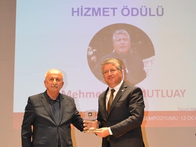 Mutluay hizmet ödülü aldı
