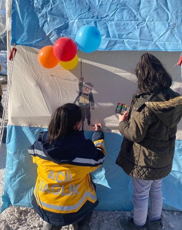 Çadır kenti renklendirdiler
