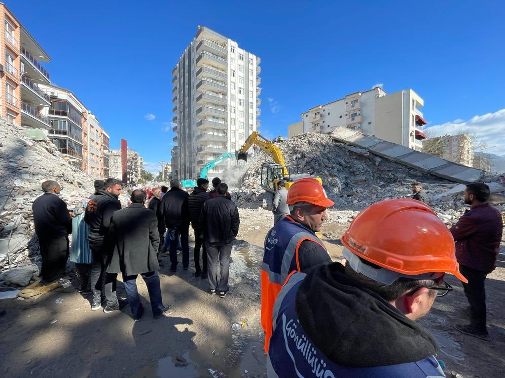Deprem bölgesine giden CHP'li Erkek: