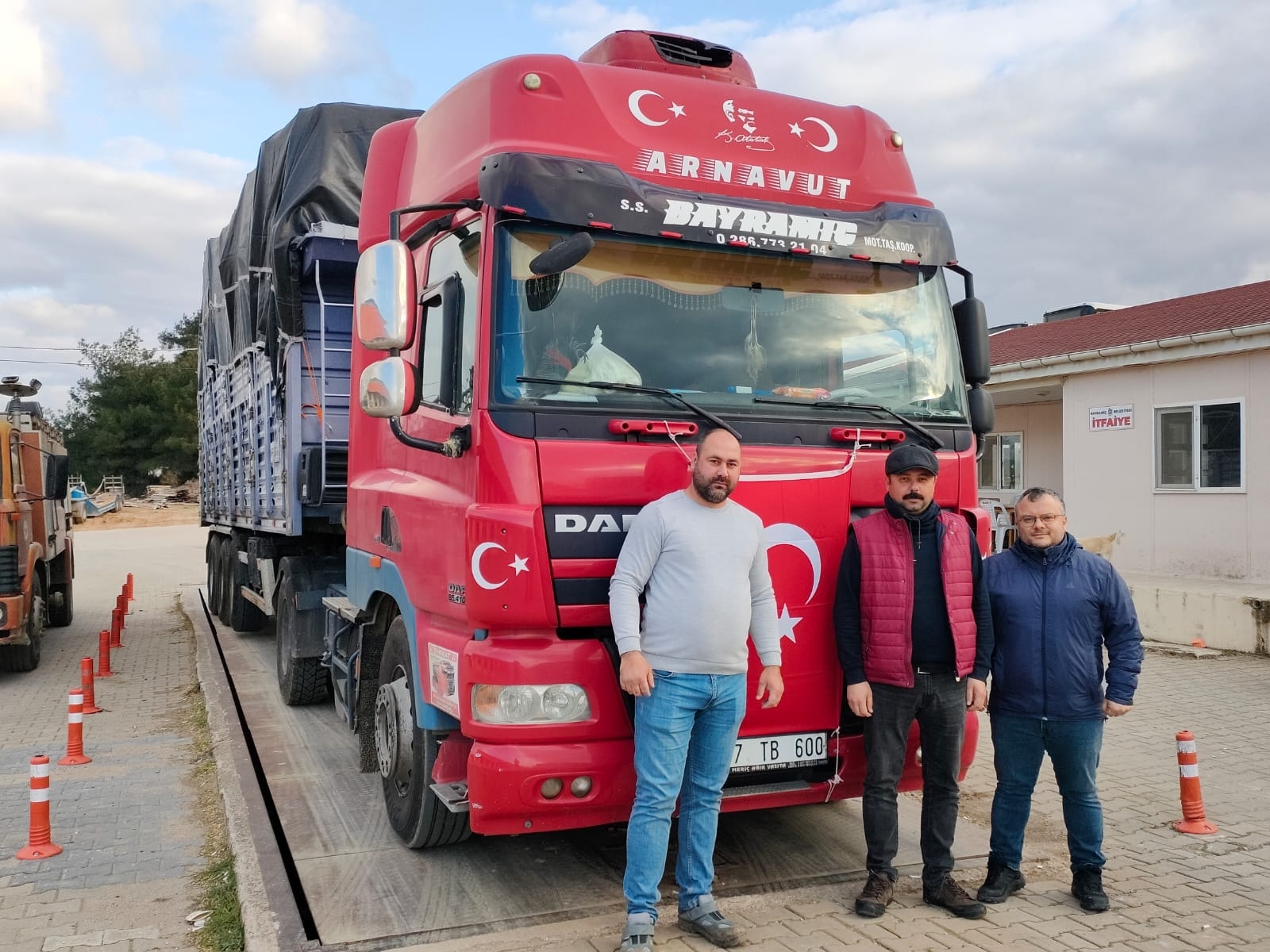 Bayramiç Belediyesi çadır kent ve aşevi yaptı