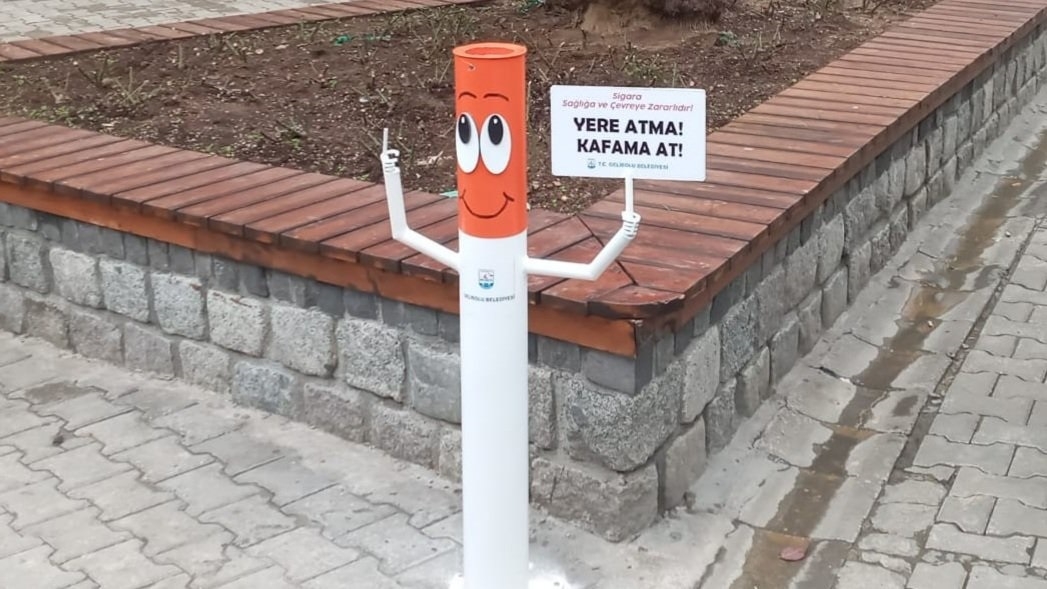 Yere atma kafama at