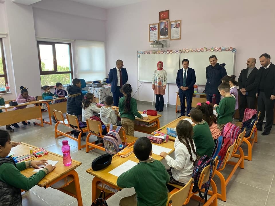 Kaymakam Eker okulları ziyaret etti