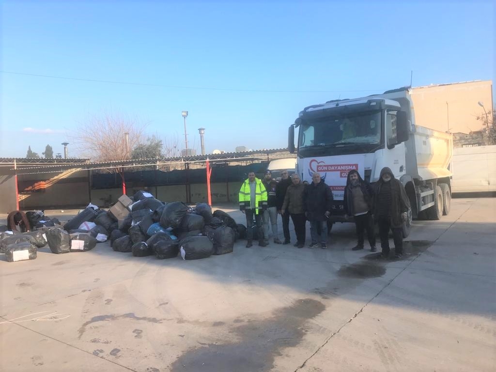 Çanakkale Belediyesi’nin yardım tırları deprem bölgesine ulaştı