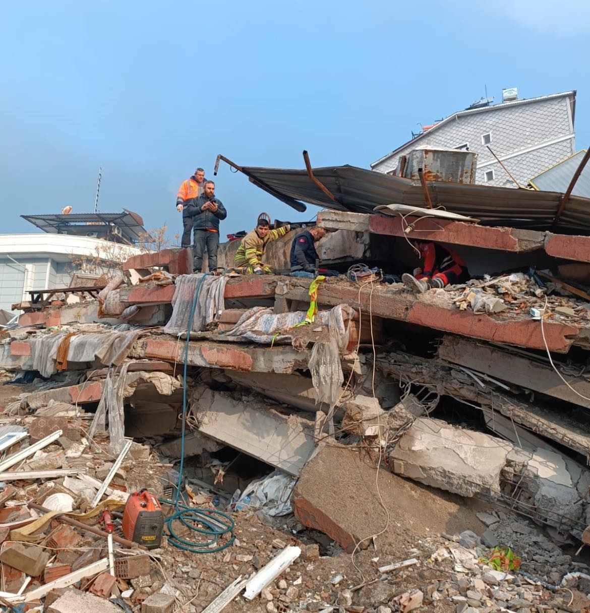 Ezine Belediyesi deprem bölgesinde