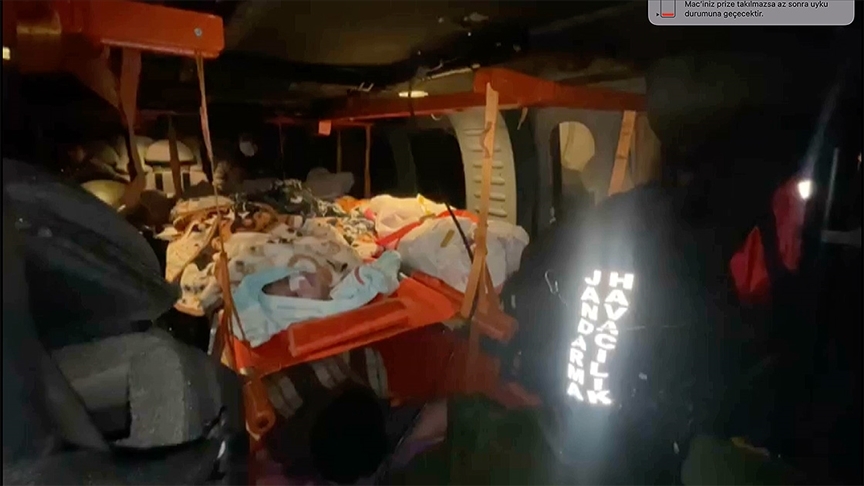 Depremzede 8 bebek Kahramanmaraş'tan Adana'ya sevk edildi