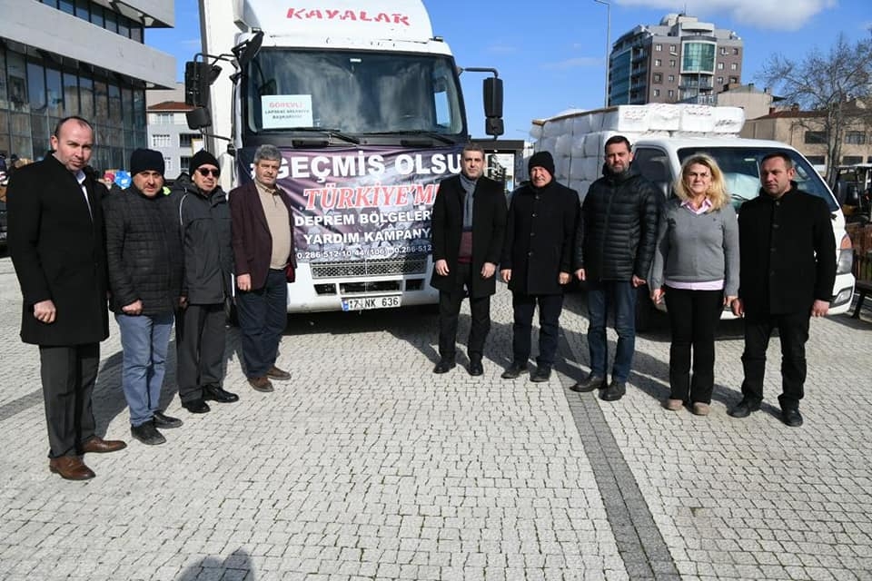 Lapseki'nin ilk yardım malzemelerini taşıyan tır yola çıktı