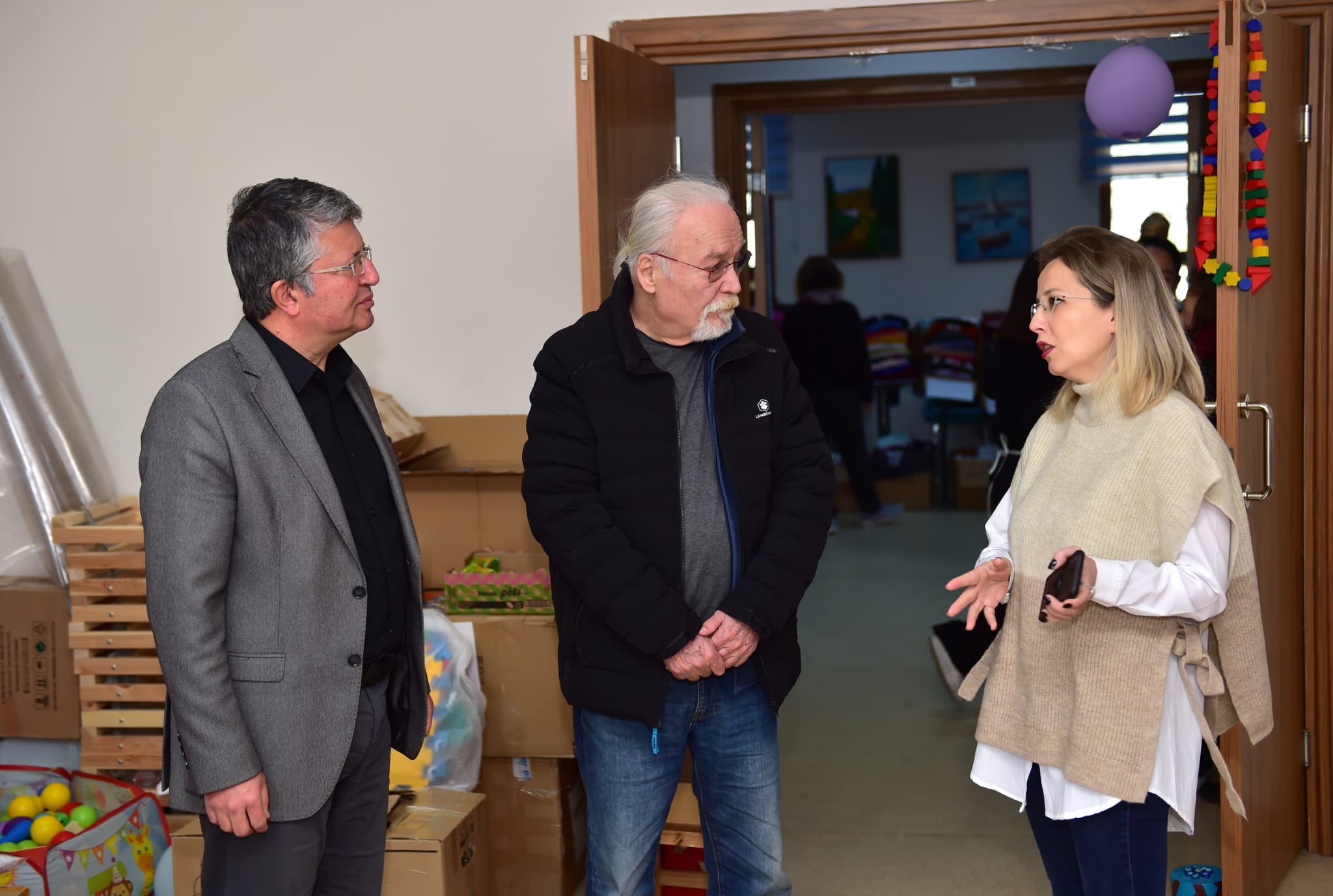 Sanatçı Cahit Berkay'dan Altın Yıllar Yaşam Merkezine Ziyaret