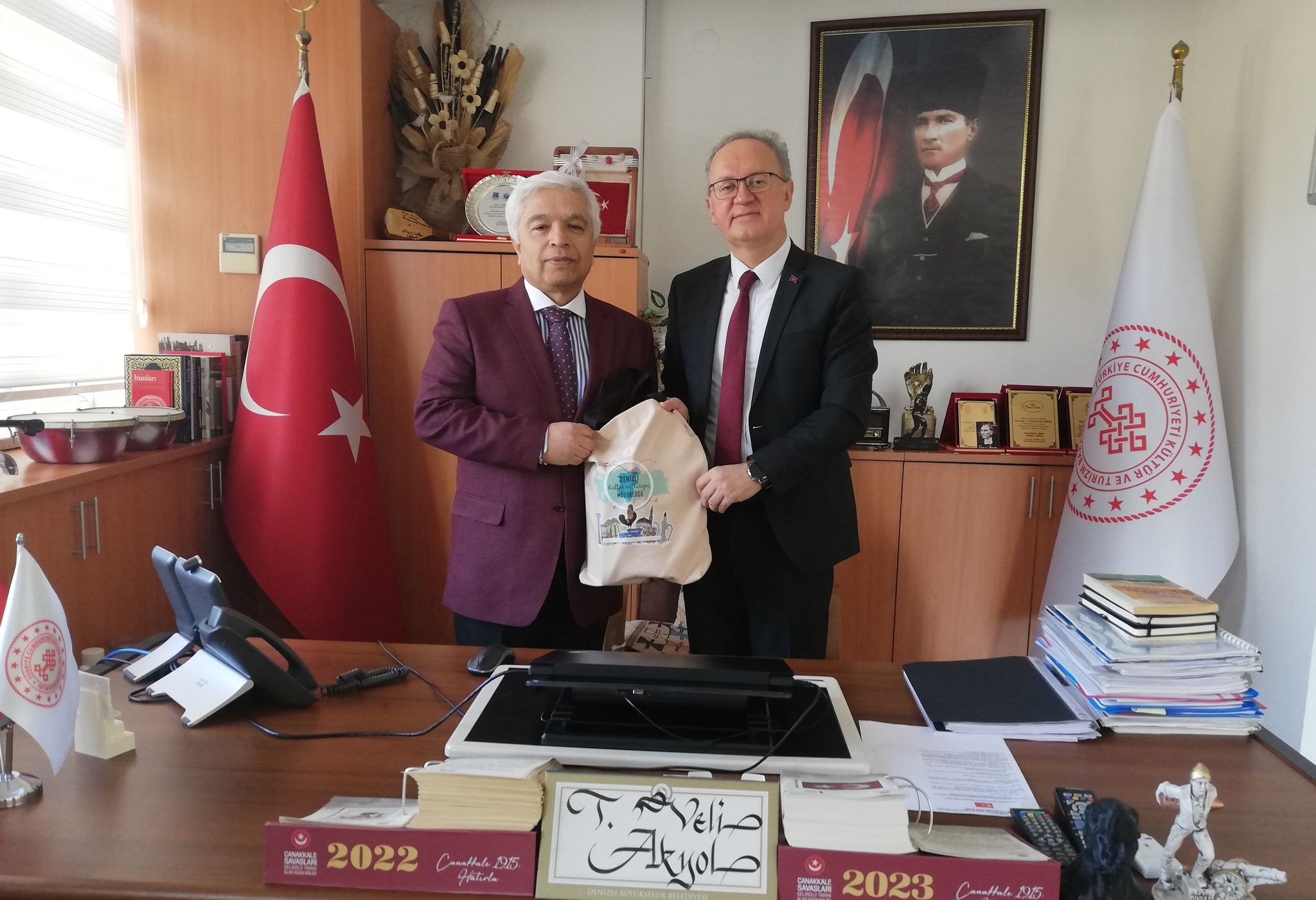 Kütüphane Eski Müdürü Coşar emekli oldu