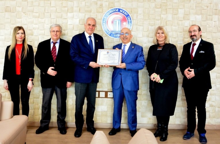 ÇOMÜ Rektörü Prof. Dr. Sedat Murat’a Akreditasyon Belgesi