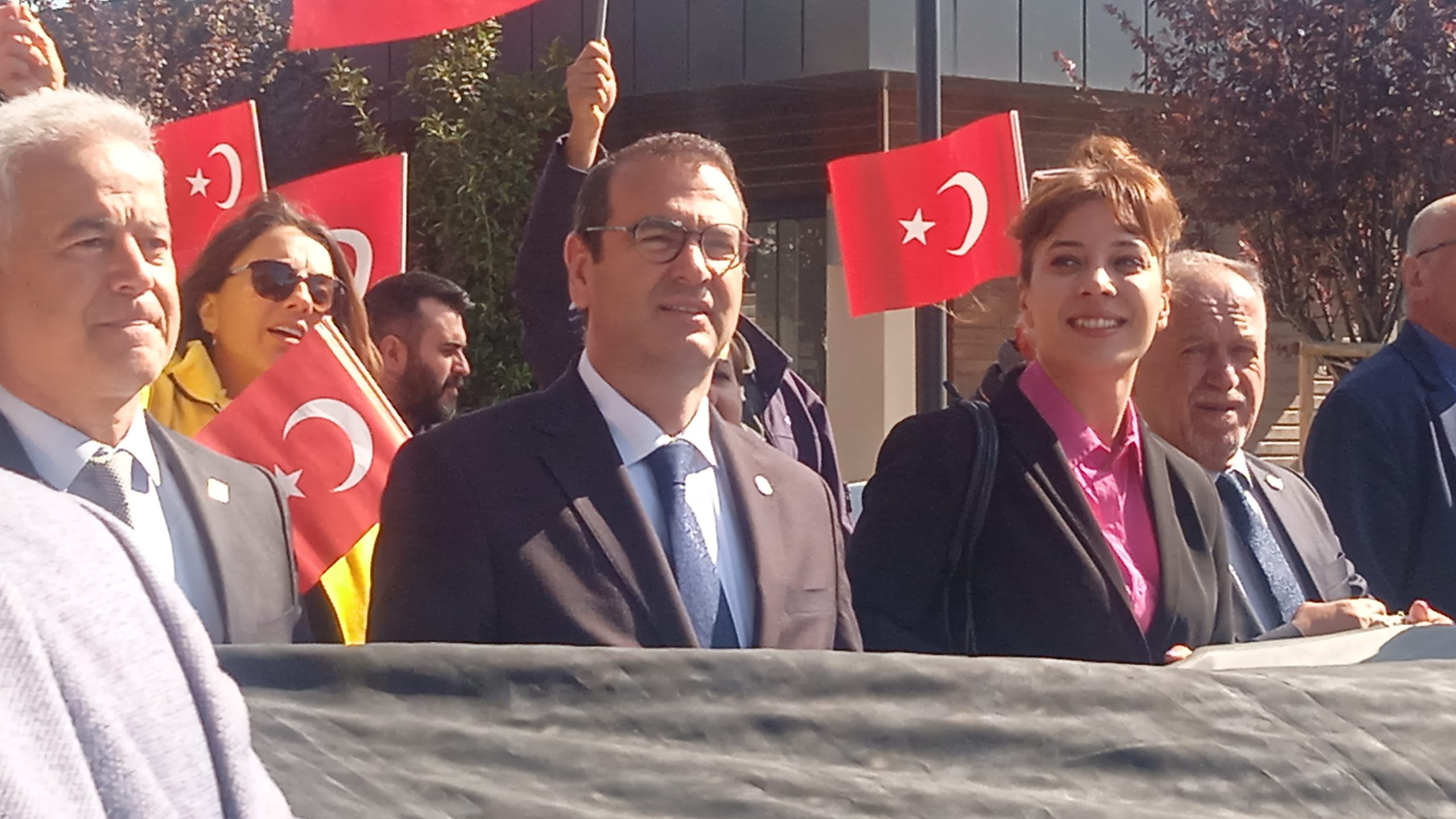 Ezine, Mustafa Kemal'in izinde...