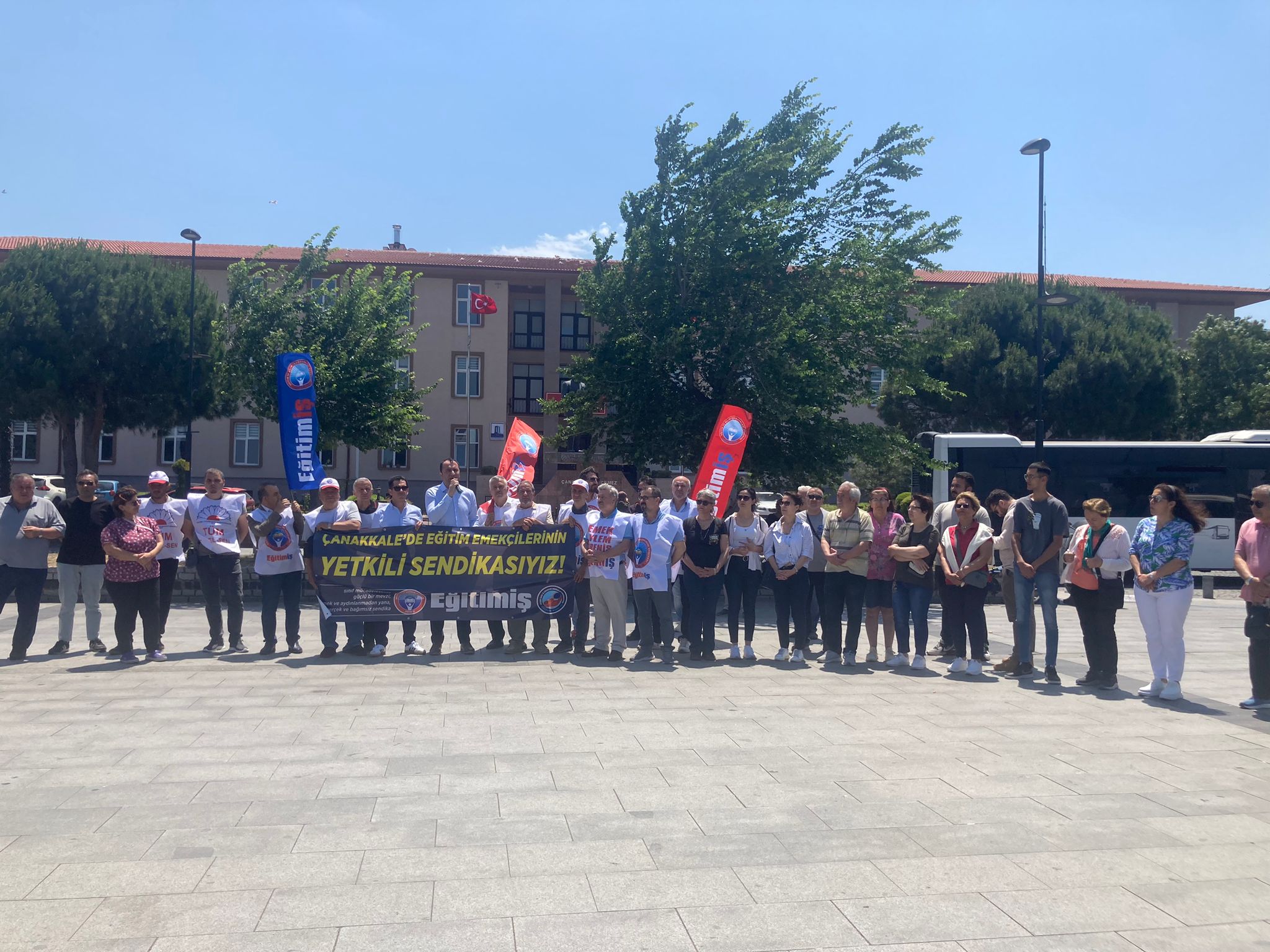 Eğitim İş ‘’Çanakkale’deki eğitimin ve eğitim emekçilerinin tüm sorunlarının takipçisiyiz’’
